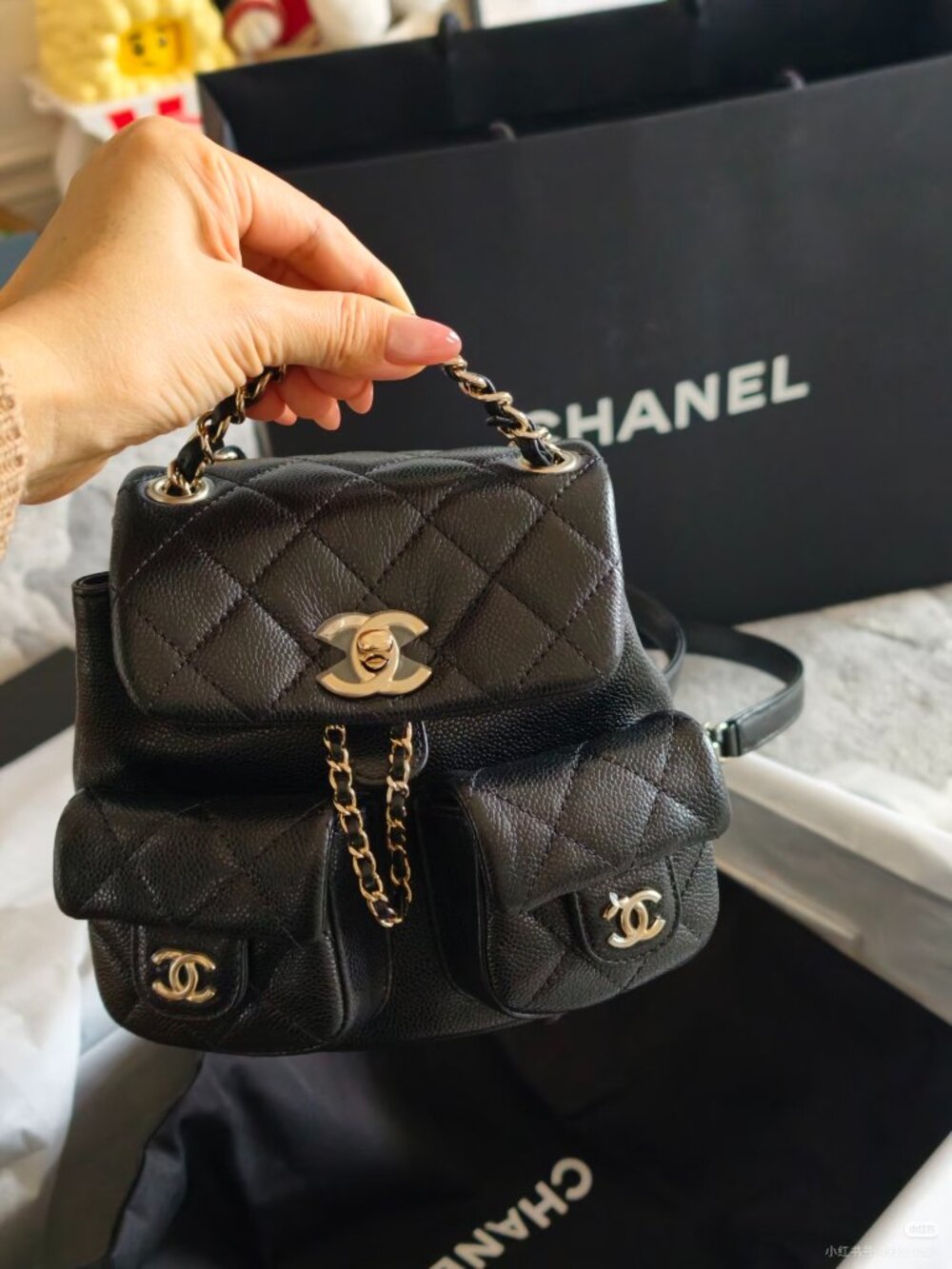 Classic CHANEL bag: A Stylish and Versatile Choice for Elegance - Picture 1 of 6